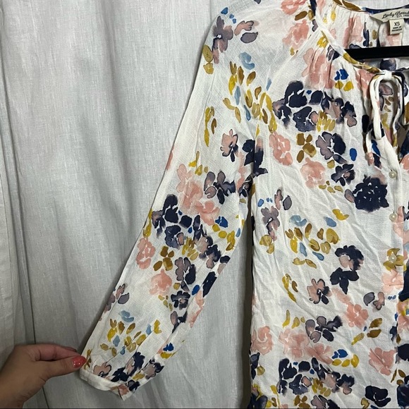 Lucky Brand White & Multicolor Floral-Print Peasant Tie Neck Crepe Blouse - Picture 15 of 16